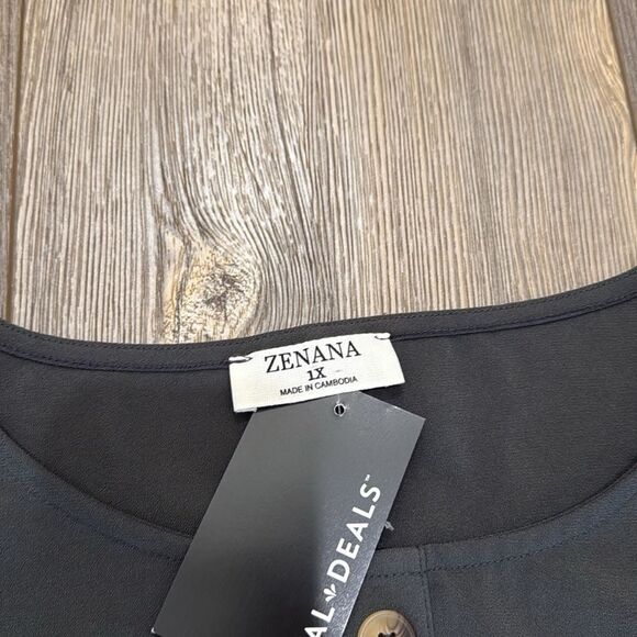 Zenana Gray Top with accent buttons - Picture 4 of 5